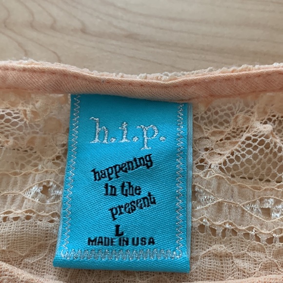 H.I.P. (Happening in the Present) brand blouse-size L - Picture 3 of 4